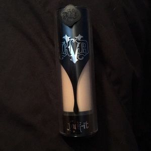 KVD Beauty foundation Light 43